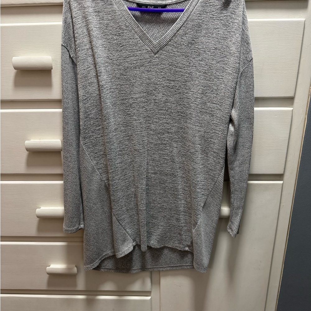 F&F Heather Gray V-Neck Long Sleeve Top